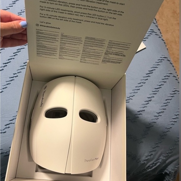 $650 Theraface Thera Face Therabody Face LED mask Highest BEST Quality - Picture 5 of 15